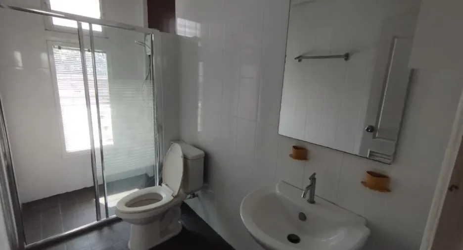 For rent 3 bedrooms townhouse in Mueang Chiang Mai, Chiang Mai