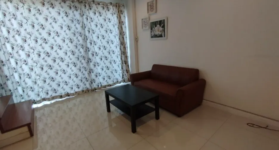 For rent 3 bedrooms townhouse in Mueang Chiang Mai, Chiang Mai