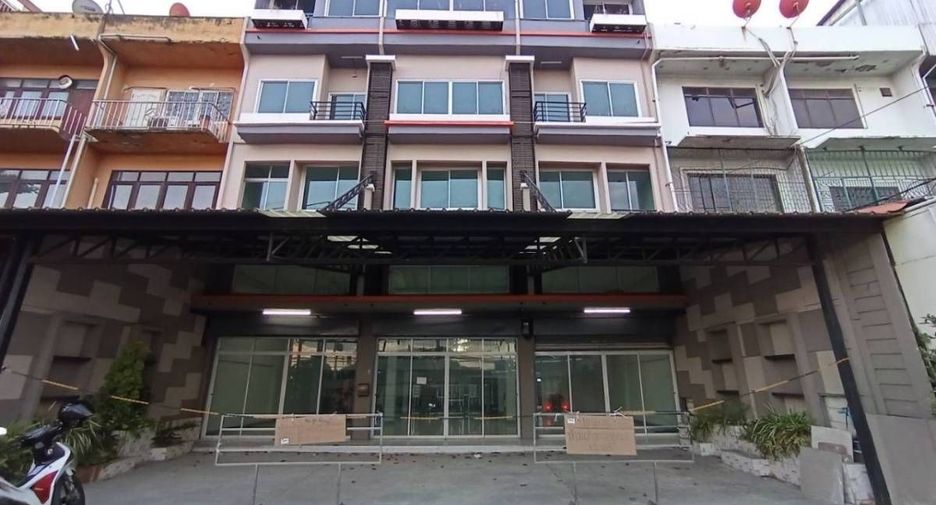 For sale retail Space in Bang Kapi, Bangkok