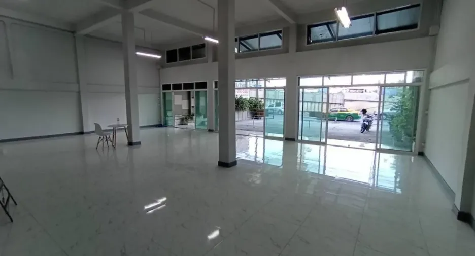 For sale retail Space in Bang Kapi, Bangkok