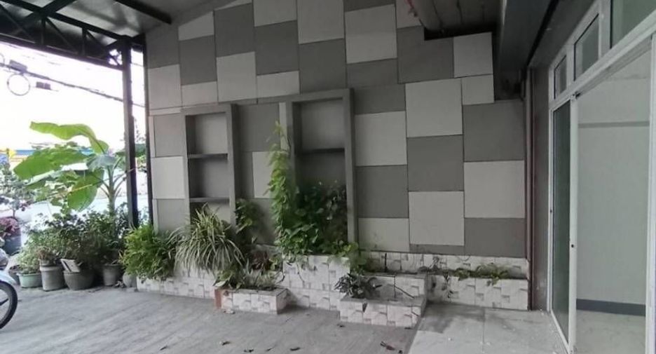 For sale retail Space in Bang Kapi, Bangkok