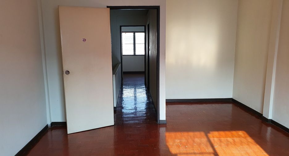 For sale 2 bedrooms townhouse in Mueang Chiang Mai, Chiang Mai