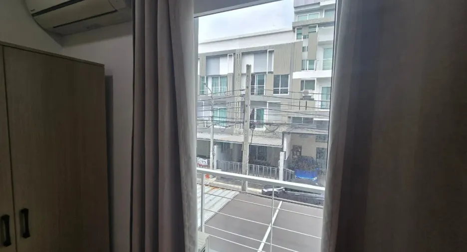 For sale 3 bedrooms townhouse in Wang Thonglang, Bangkok