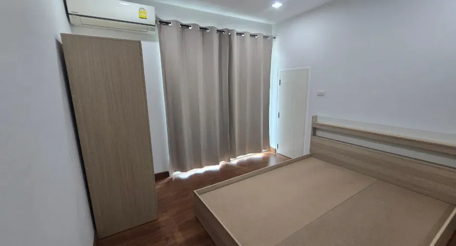 For sale 3 bedrooms townhouse in Wang Thonglang, Bangkok