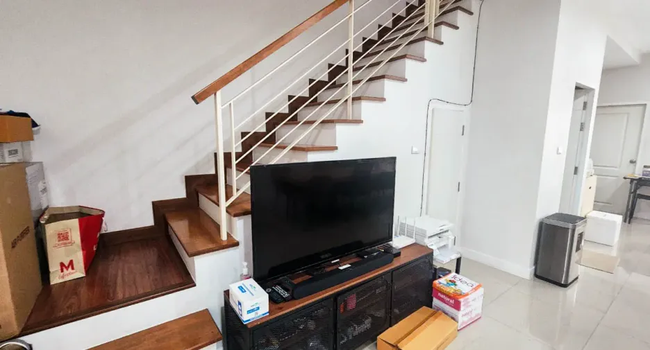 For sale 3 bedrooms townhouse in Wang Thonglang, Bangkok