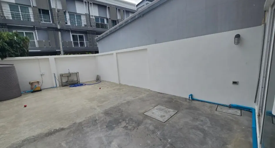 For sale 3 bedrooms townhouse in Wang Thonglang, Bangkok