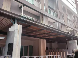 出售 3 卧室 联排别墅 在 Wang Thong Lang, 曼谷