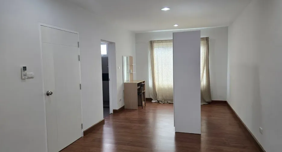 For sale 3 bedrooms townhouse in Wang Thonglang, Bangkok
