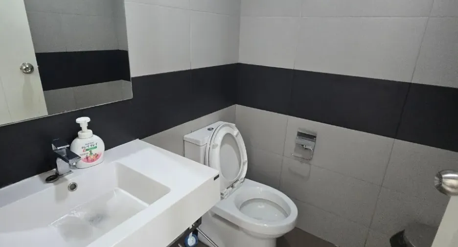 For sale 3 bedrooms townhouse in Wang Thonglang, Bangkok