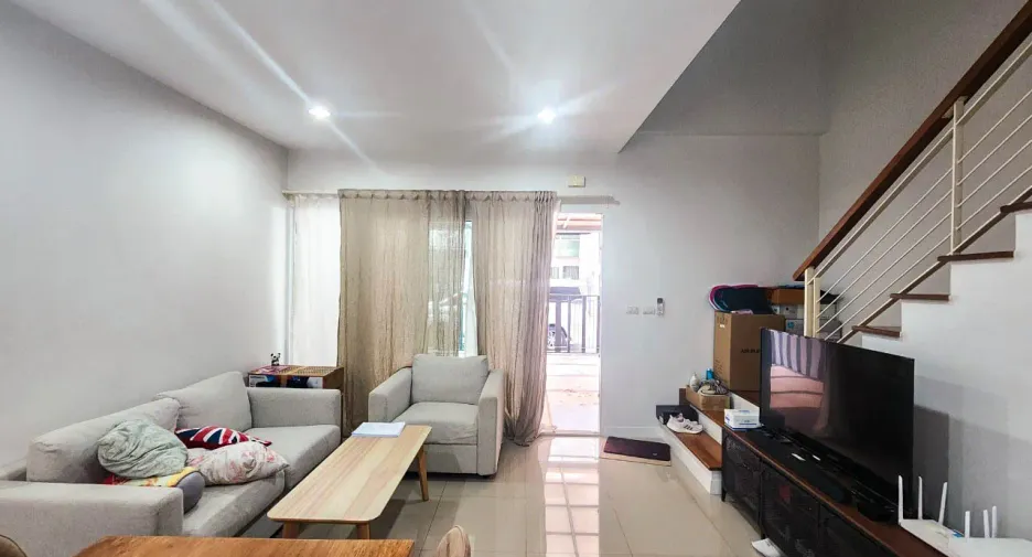 For sale 3 bedrooms townhouse in Wang Thonglang, Bangkok