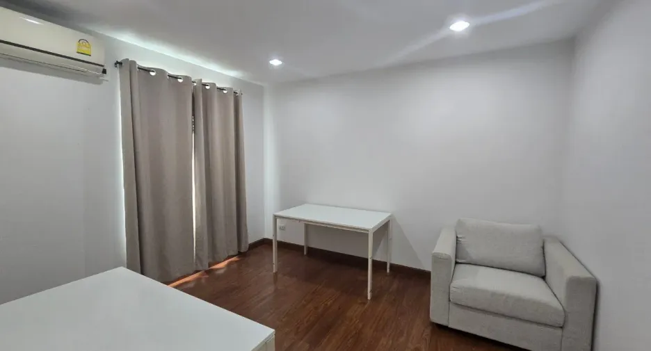 For sale 3 bedrooms townhouse in Wang Thonglang, Bangkok