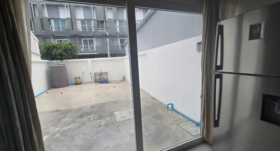 For sale 3 bedrooms townhouse in Wang Thonglang, Bangkok