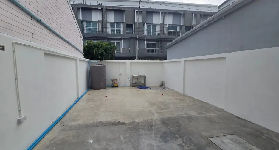 For sale 3 bedrooms townhouse in Wang Thonglang, Bangkok