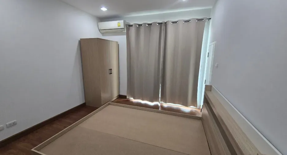 For sale 3 bedrooms townhouse in Wang Thonglang, Bangkok
