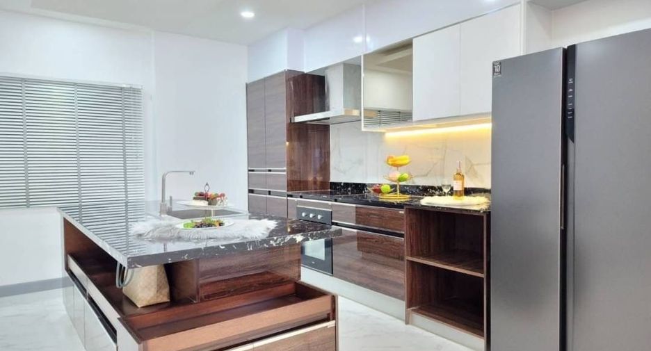 For sale 6 bedrooms villa in Bang Lamung, Chonburi