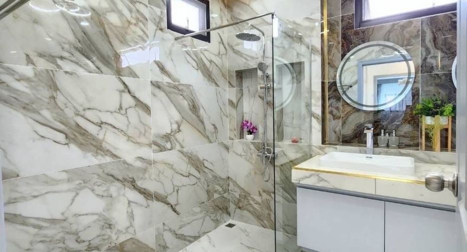 For sale 6 bedrooms villa in Bang Lamung, Chonburi