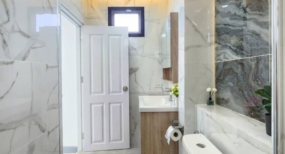 For sale 6 bedrooms villa in Bang Lamung, Chonburi