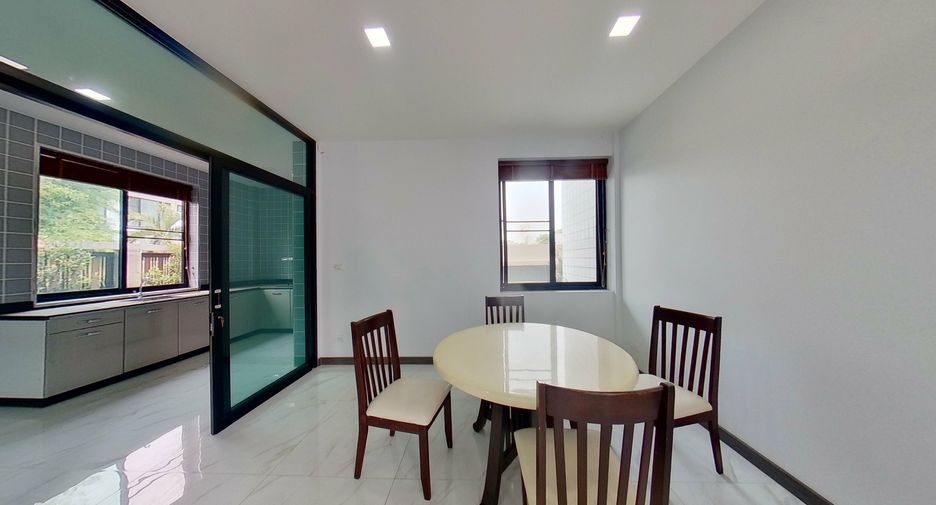 For sale 5 bedrooms villa in Mueang Chiang Mai, Chiang Mai
