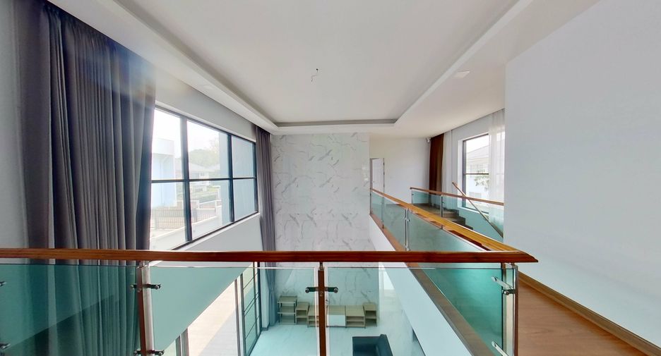 For sale 5 bedrooms villa in Mueang Chiang Mai, Chiang Mai