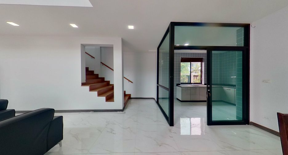 For sale 5 bedrooms villa in Mueang Chiang Mai, Chiang Mai