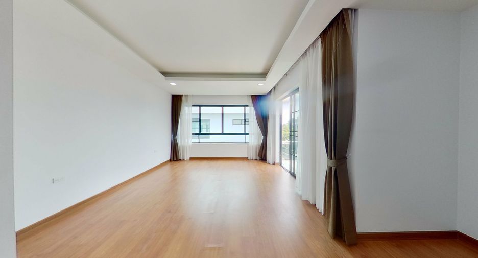 For sale 5 bedrooms villa in Mueang Chiang Mai, Chiang Mai