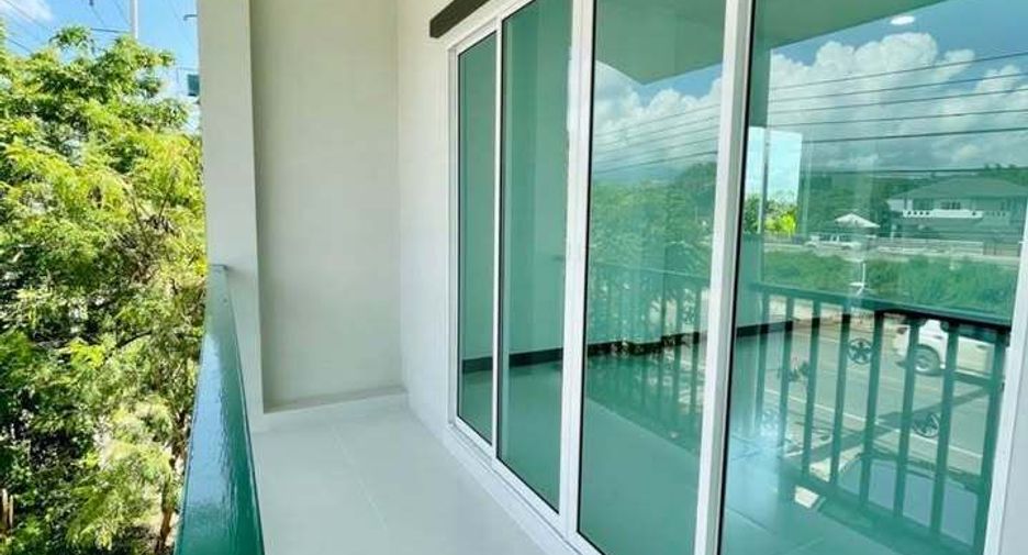 For rent 3 bedrooms townhouse in Hang Dong, Chiang Mai