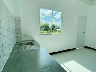 Casa adosada en alquiler de 3 habitaciones en Hang Dong, Chiang Mai