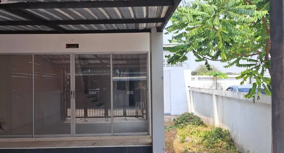 Casa adosada en venta de 2 habitaciones en Mueang Chon Buri, Chonburi