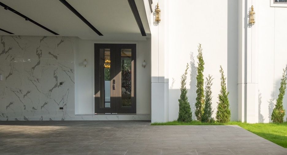For sale and for rent 5 bedrooms villa in San Sai, Chiang Mai