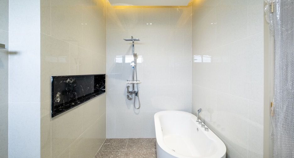 For sale and for rent 5 bedrooms villa in San Sai, Chiang Mai