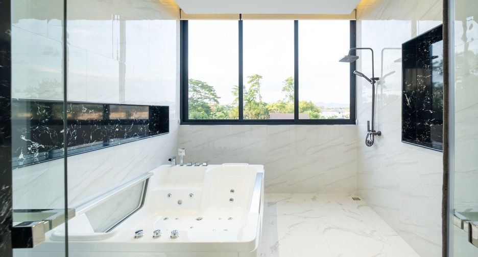 For sale and for rent 5 bedrooms villa in San Sai, Chiang Mai