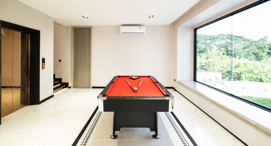 For sale and for rent 5 bedrooms villa in San Sai, Chiang Mai