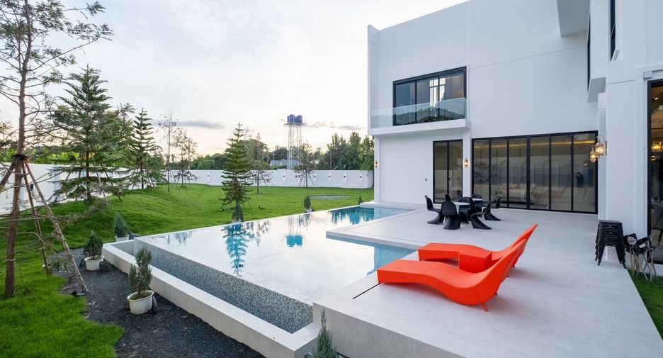 For sale and for rent 5 bedrooms villa in San Sai, Chiang Mai