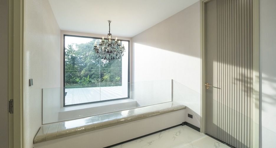 For sale and for rent 5 bedrooms villa in San Sai, Chiang Mai