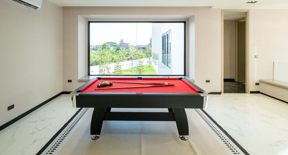 For sale and for rent 5 bedrooms villa in San Sai, Chiang Mai
