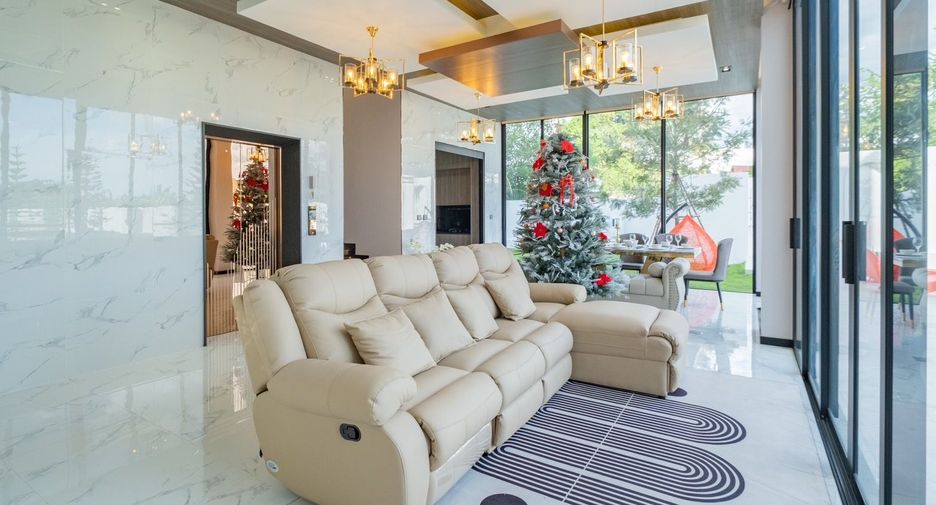 For sale and for rent 5 bedrooms villa in San Sai, Chiang Mai