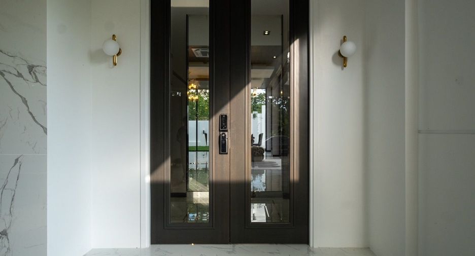 For sale and for rent 5 bedrooms villa in San Sai, Chiang Mai
