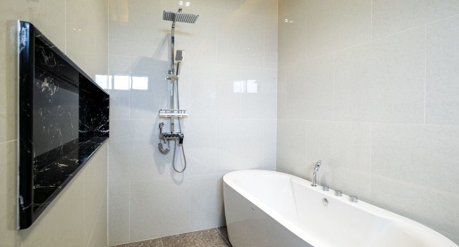 For sale and for rent 5 bedrooms villa in San Sai, Chiang Mai