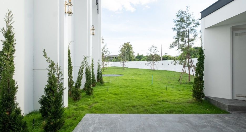 For sale and for rent 5 bedrooms villa in San Sai, Chiang Mai