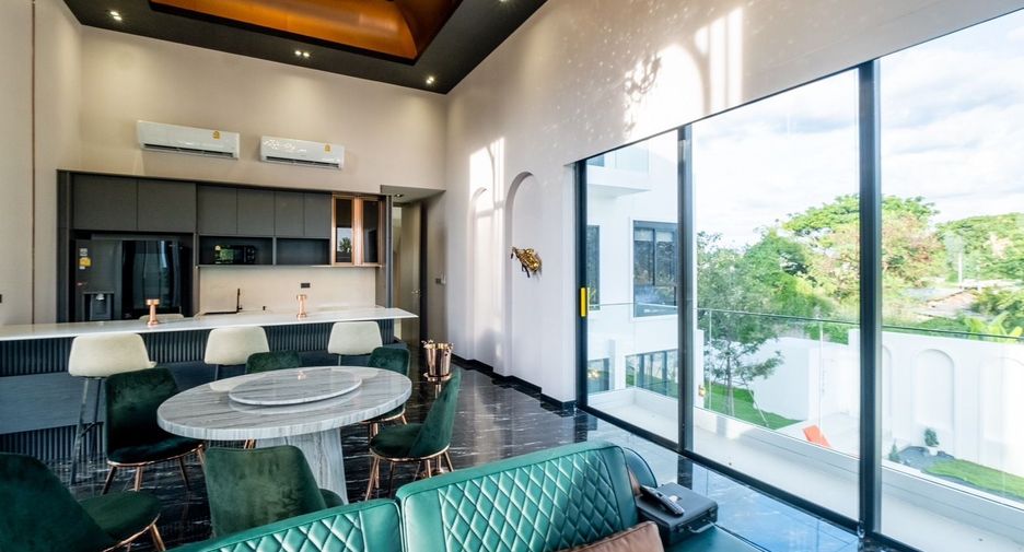 For sale and for rent 5 bedrooms villa in San Sai, Chiang Mai