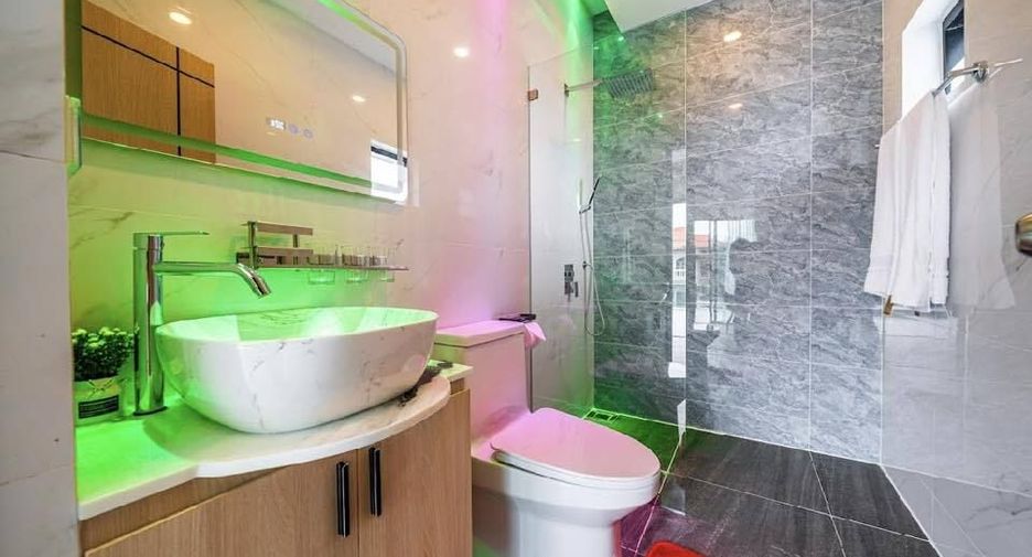 Villa en venta de 6 habitaciones en Bang Lamung, Chonburi