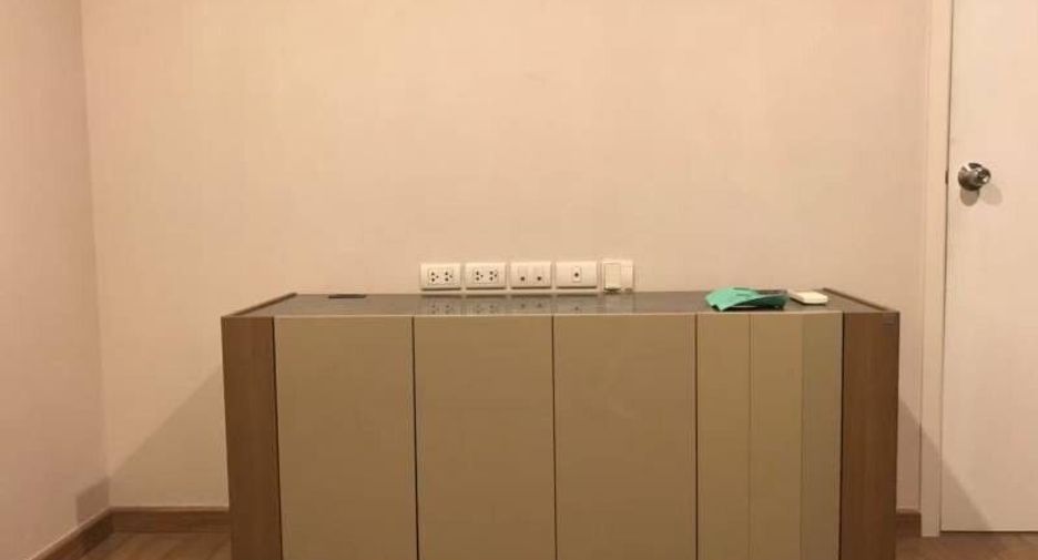For sale 1 bed condo in Bang Phlat, Bangkok