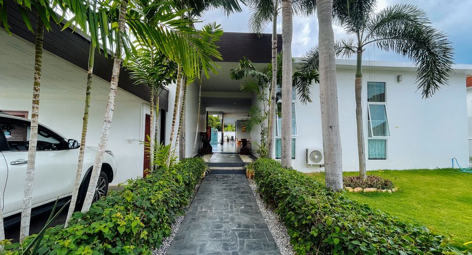 For sale 3 bedrooms villa in Hua Hin, Prachuap Khiri Khan