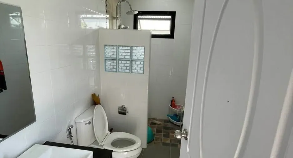 For rent 3 bedrooms house in Saraphi, Chiang Mai