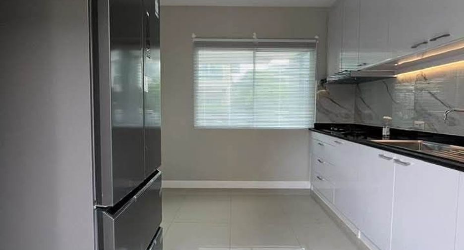 For rent 3 bedrooms house in Saraphi, Chiang Mai