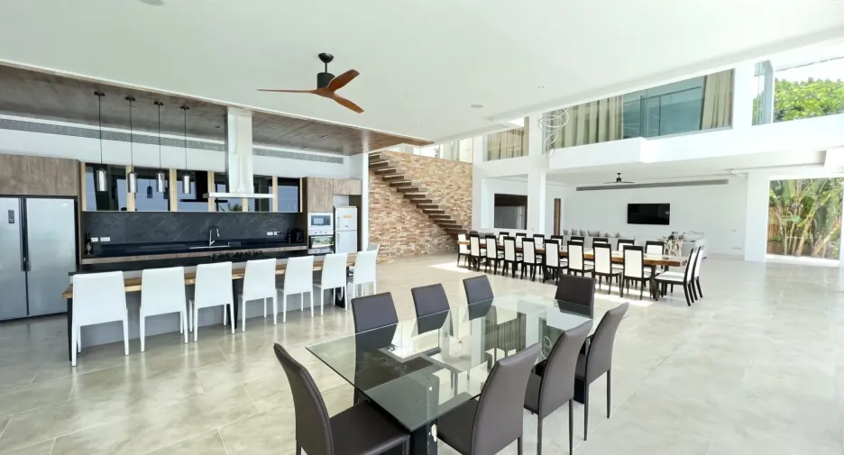 For sale and for rent 8 bedrooms villa in Mueang Phuket, Phuket