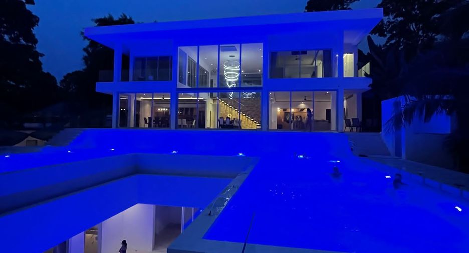 For sale and for rent 8 bedrooms villa in Mueang Phuket, Phuket