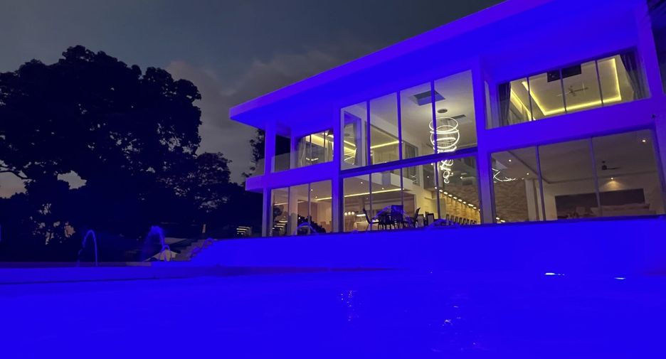 For sale and for rent 8 bedrooms villa in Mueang Phuket, Phuket