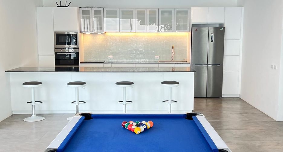 For sale and for rent 8 bedrooms villa in Mueang Phuket, Phuket