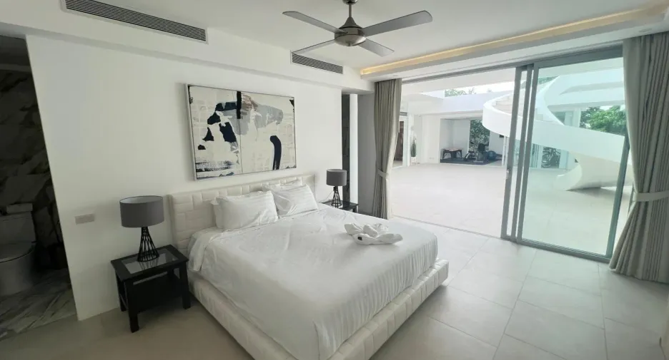 For sale and for rent 8 bedrooms villa in Mueang Phuket, Phuket